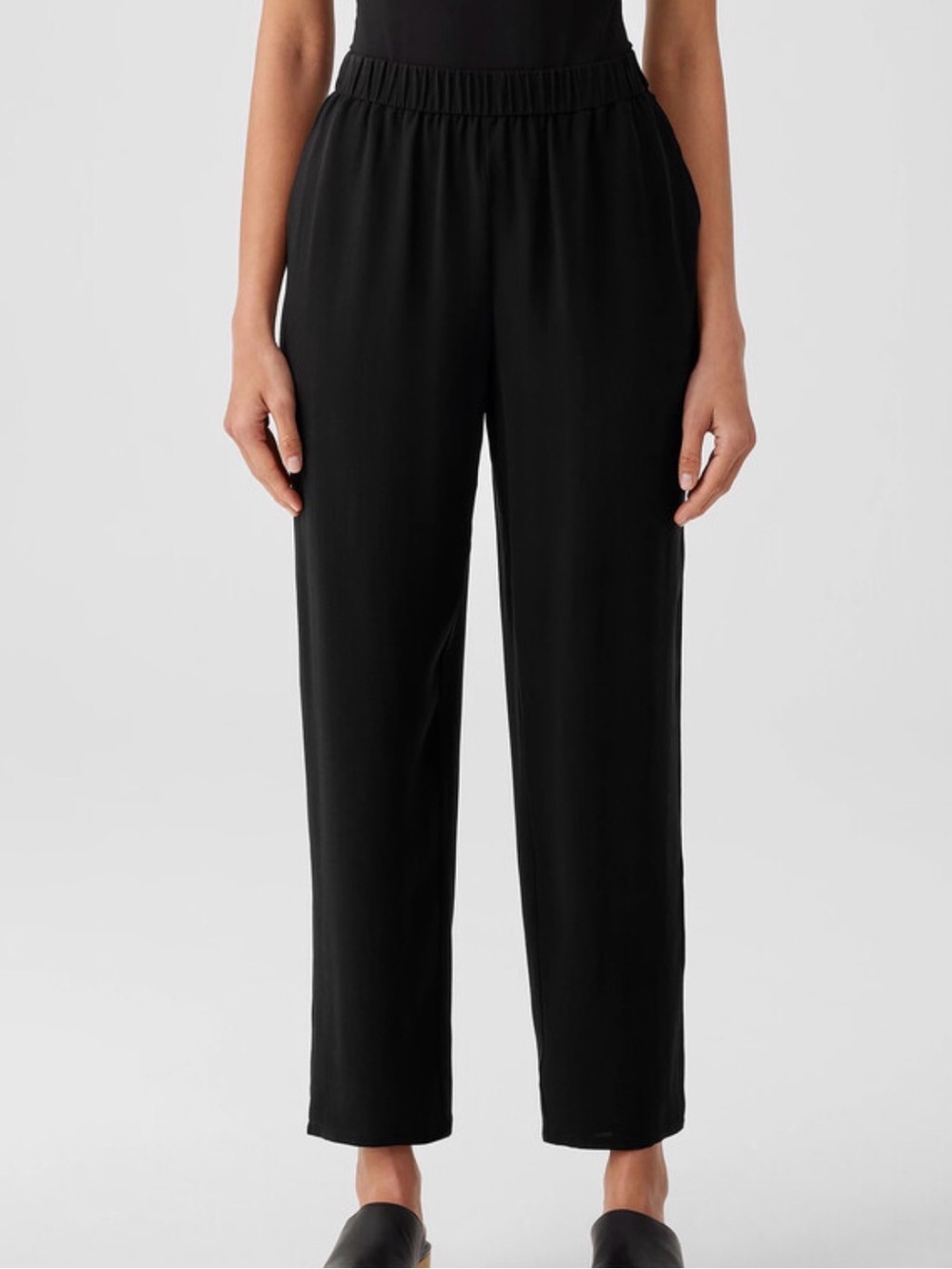 Eileen Fisher Black 100% Silk Georgette Crepe Tapered Pant. Size XS